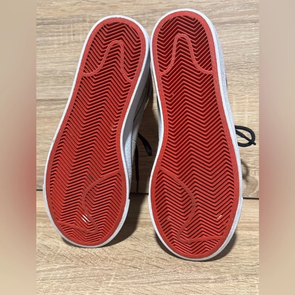 Nike Kids 4 Blazers Mid '77 Boys shoes size 4Y red black white leather sneakers